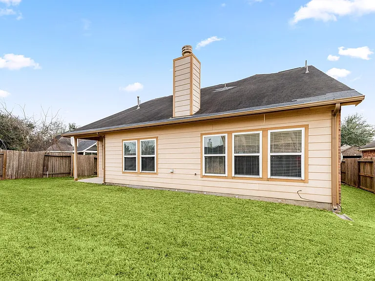 21426 Venture Park Dr — Photo 38