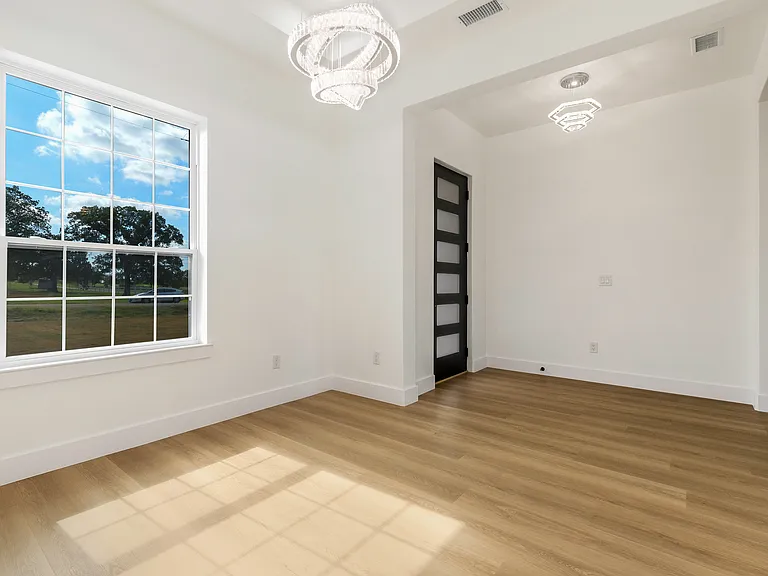 1001 Henry Way — Photo 7