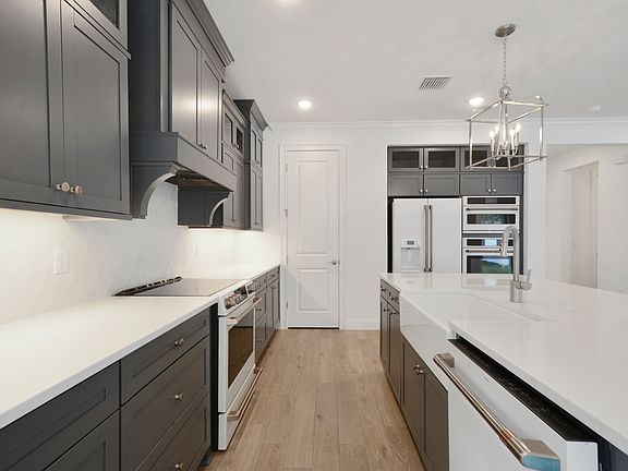 Kitchen with ceramic tile backsplash