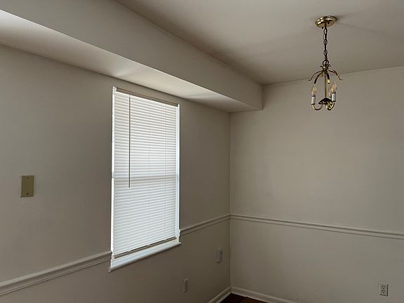 Kitchen, table area/window