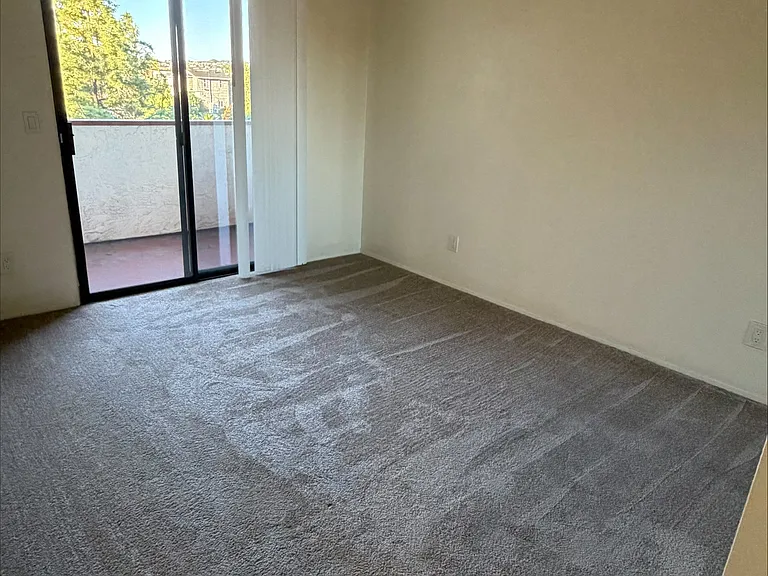 College Ave Apts. — Photo 29