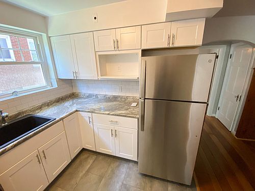5th image of 909 Ellison Ave #3