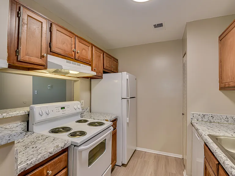 Hunters Run Apartments — Photo 32