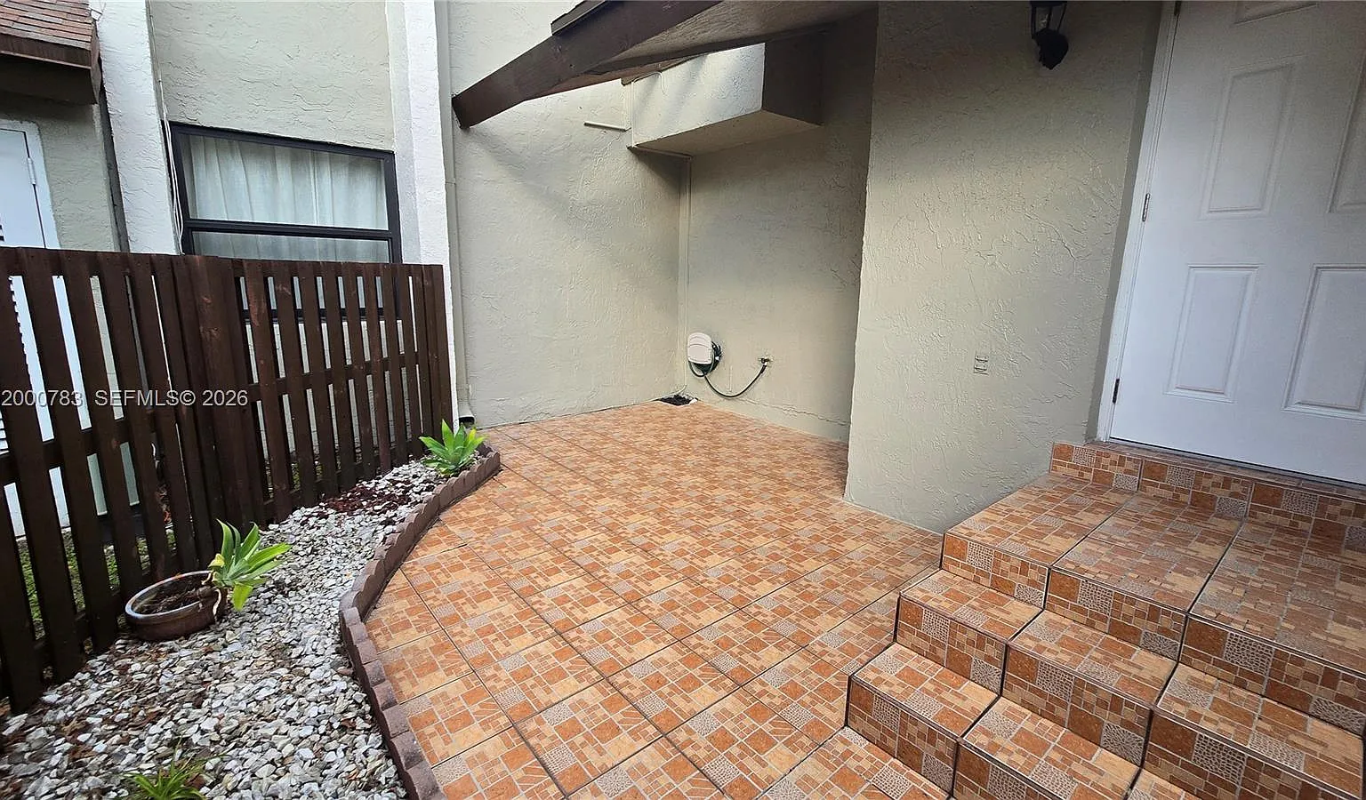2 bed, 2.0 bath, 1005 sqft, $2,500 — Photo 1