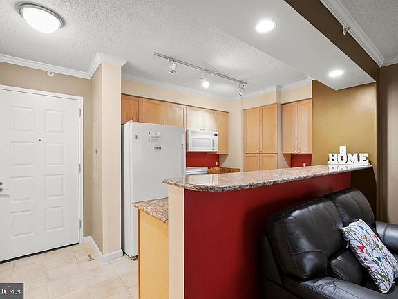 4th image of 3101 Hampton Dr #413