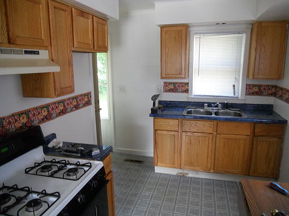 3rd image of 621 Concord Ave