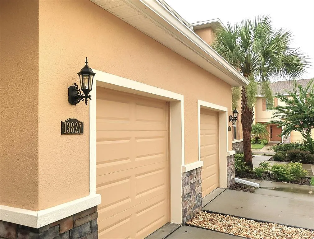 3 bed, 2.5 bath, 1550 sqft, $2,200 — Photo 3