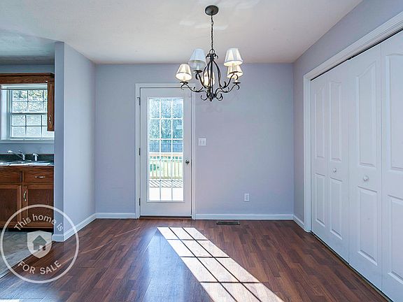3rd image of 578 Oakmont Dr