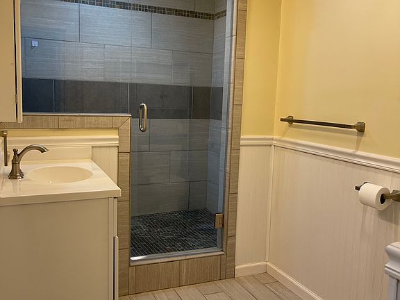 3rd image of 42 Grand Ave