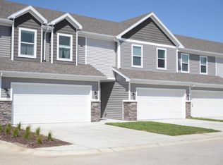 8319 Brookview Pl, Urbandale, IA 50322