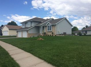 722 E 48th St, Kearney, NE 68847