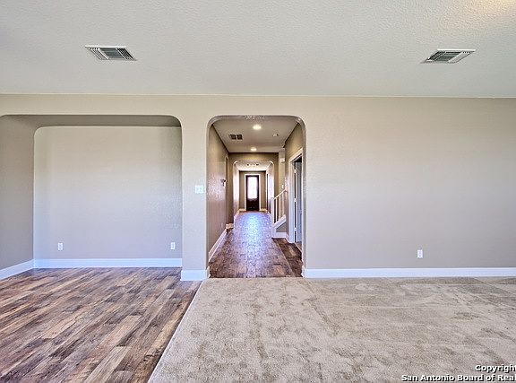 4th image of 665 Knoll Brk