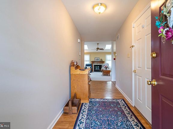 4th image of 779 Hunter Dr