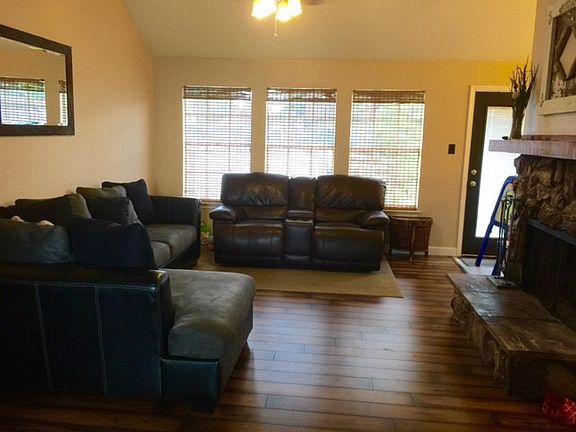 3rd image of 2709 Pin Oak Dr