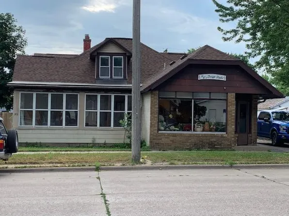 212 Mankato Ave, Winona, MN 55987