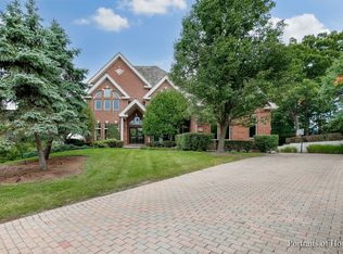 12 Sylvan Glen Ct, Willowbrook, IL 60527