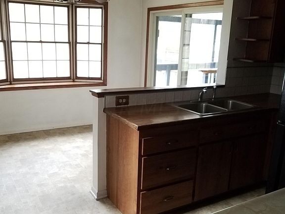 3rd image of 221 N Westmoor Ave