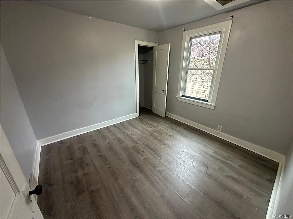 122 Austin St — Photo 4