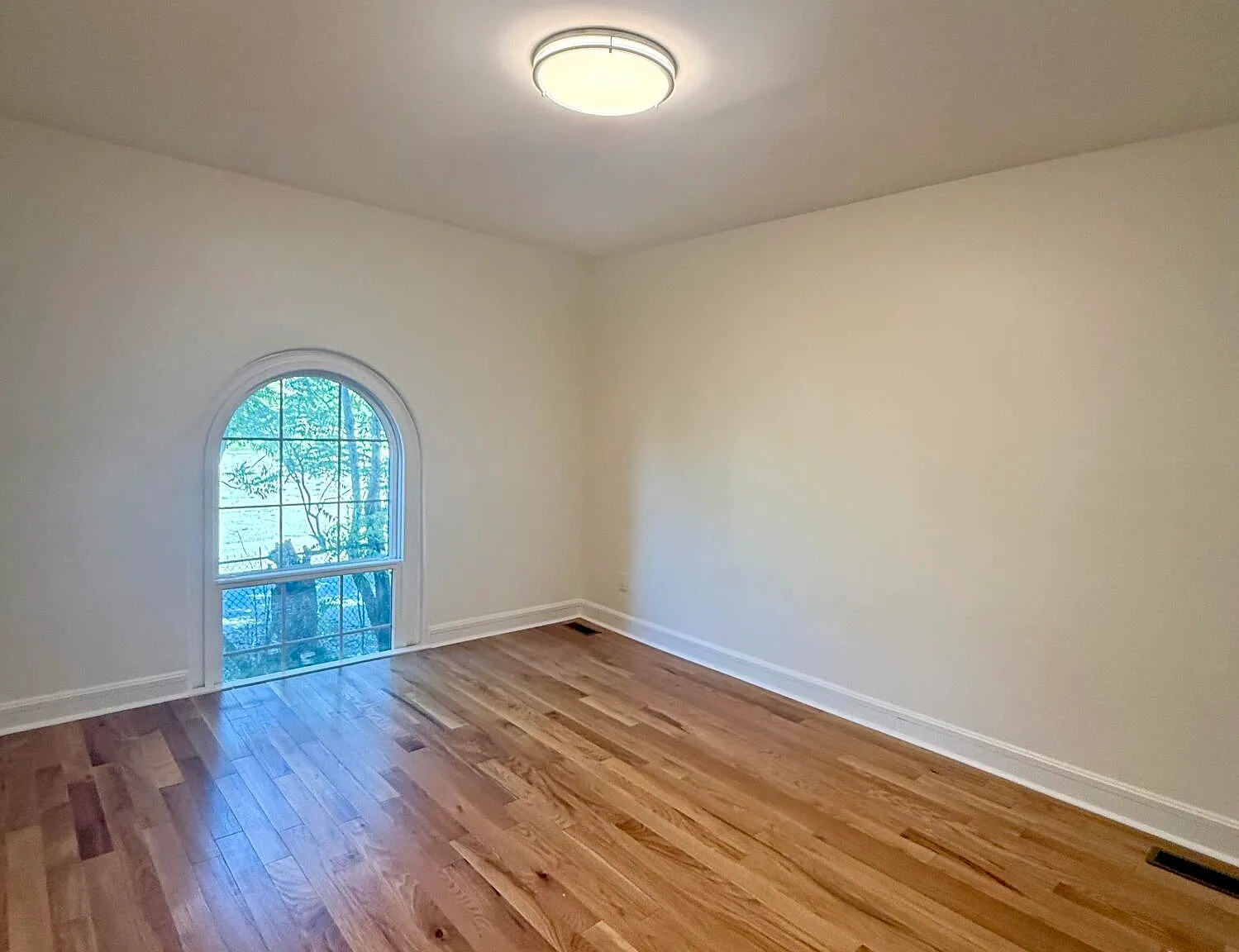 1 bed, 2.0 bath, 1005 sqft, $1,300 — Photo 4
