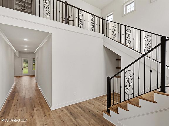 4th image of 5403 Grayson Way