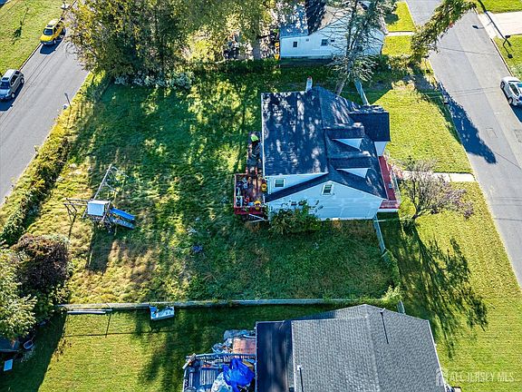 4th image of 124 Albemarle Ave