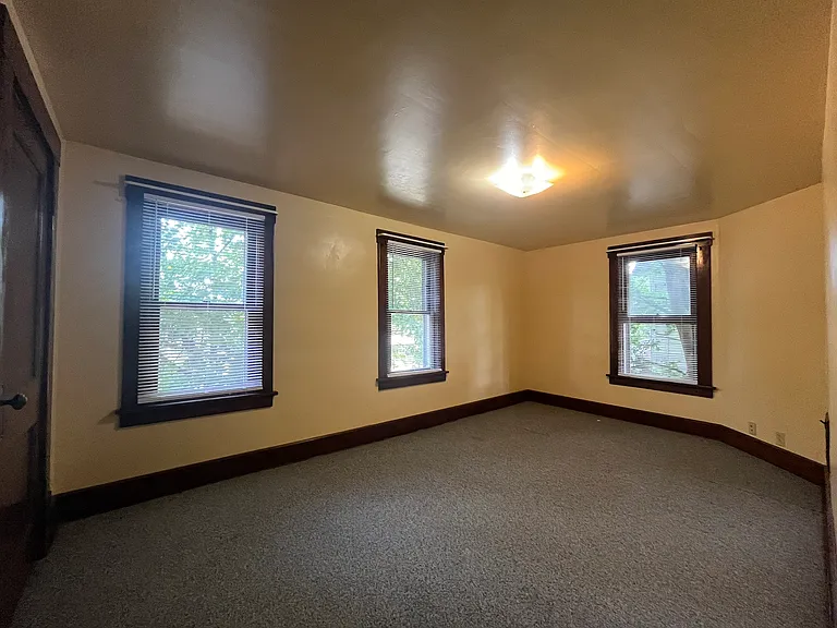 1427 S Linden Ave — Photo 15