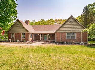 3301 Morrow Ln, Milford, MI 48381