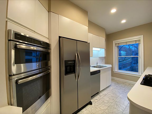 5th image of 27 Longwood Ave #6
