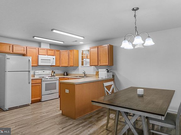 4th image of 1125 Ewell St