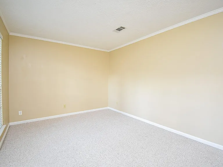 910 Shillington Dr — Photo 6