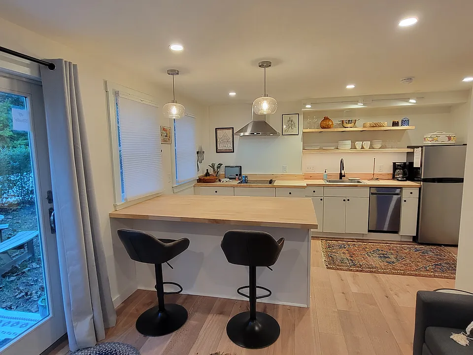 135 Commercial St #4