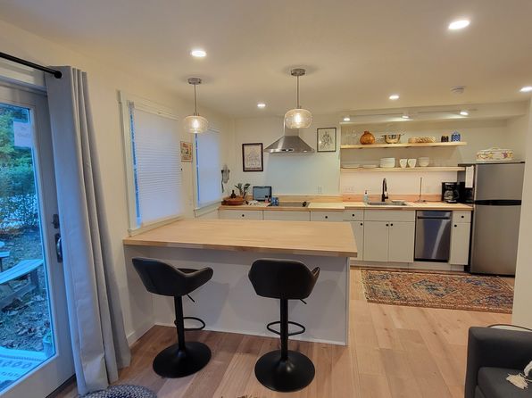 135 Commercial St #4