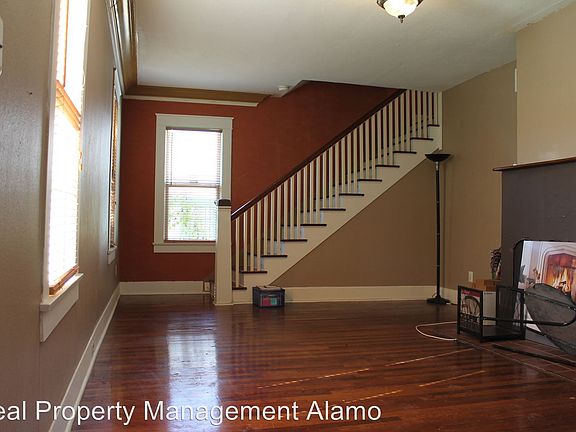 2nd image of 619 W Summit Ave