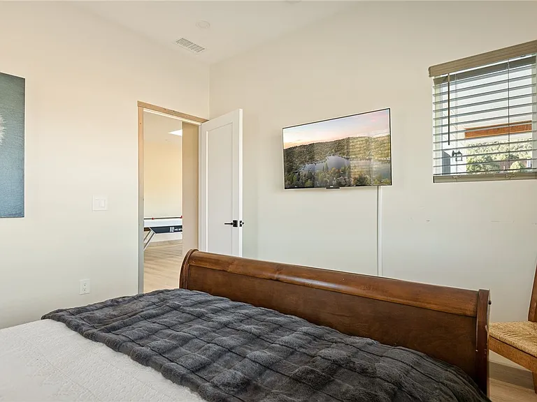 1215 Valley View Dr — Photo 35
