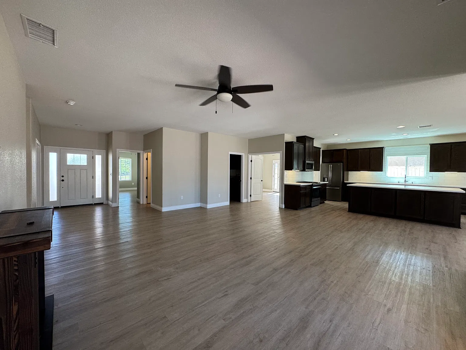 5 bed, 2833 sqft, $2,950 — Photo 3