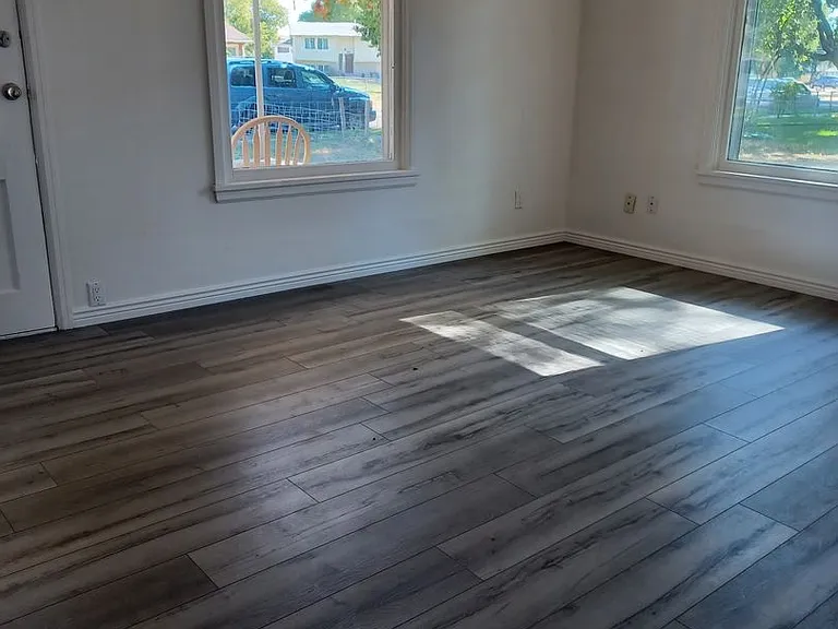 335 S 5 E — Photo 36