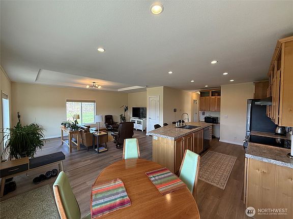 4th image of 2905 E Vinup Street
