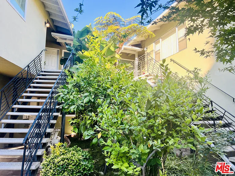 624 N Toluca Park Dr #E — Photo 2