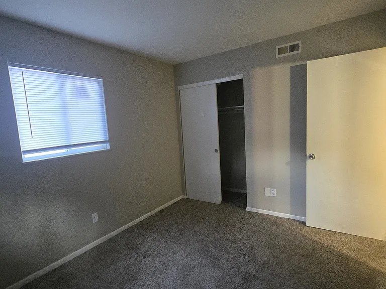 828 Whitethorne Ave #C — Photo 10
