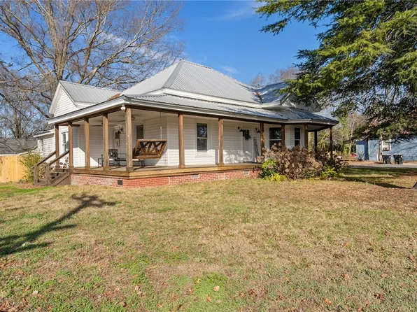 301 Blue Ridge Ave, Belton, SC 29627