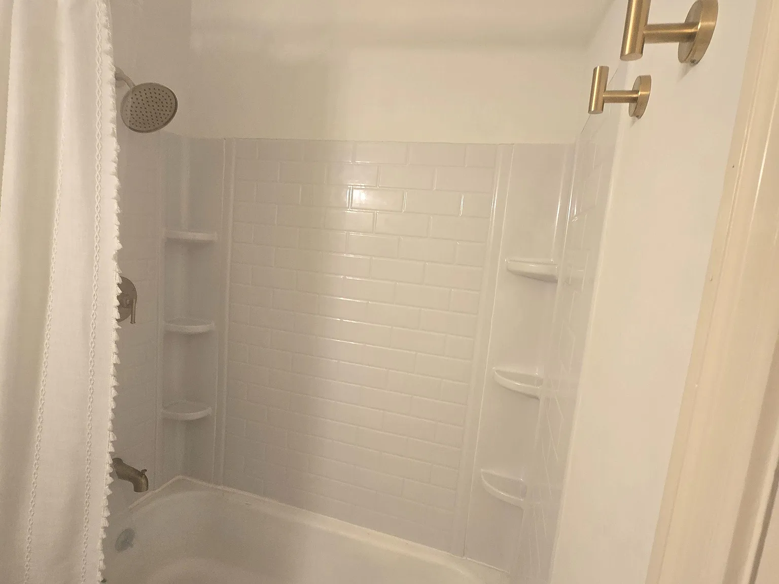 3 bed, 1.0 bath, 1297 sqft, $845 — Photo 4