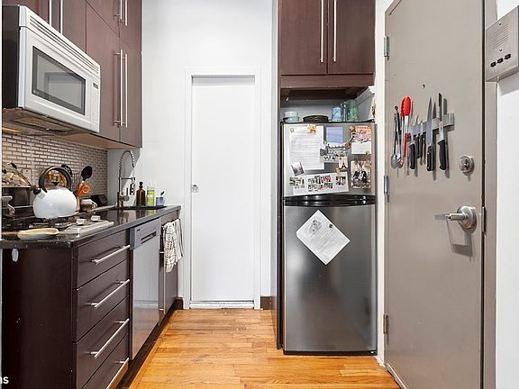 3rd image of 194 Bleecker St APT 2C