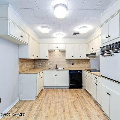 2nd image of 1020 Sycamore St