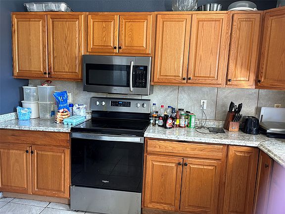 3rd image of 8753 Hunters Point Way