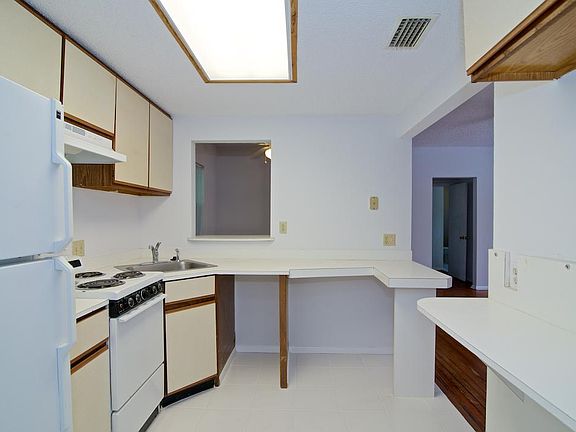 5th image of 120 4th Ave N #A