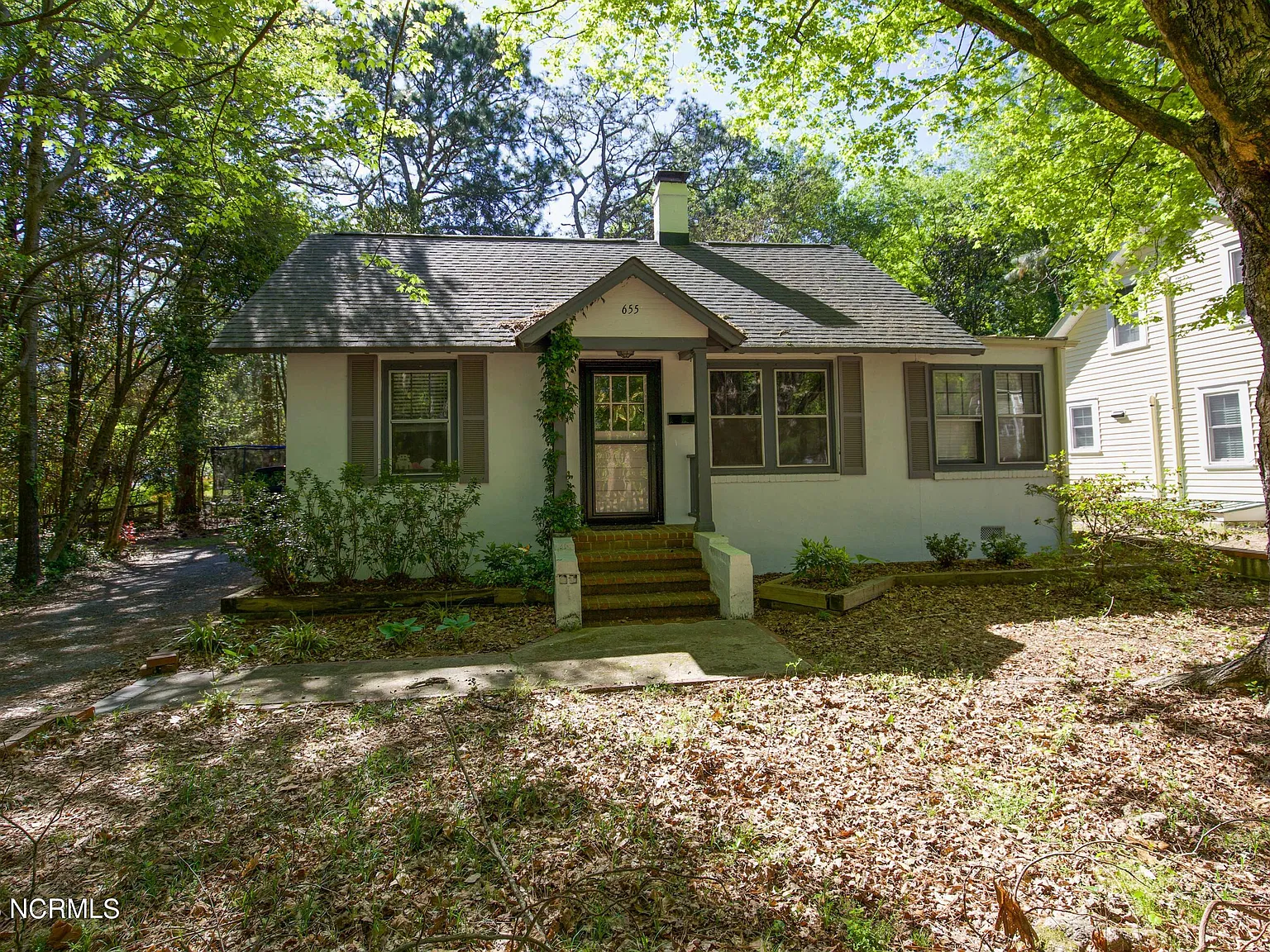 2 bed, 1.0 bath, 1132 sqft, $1,600 — Photo 1