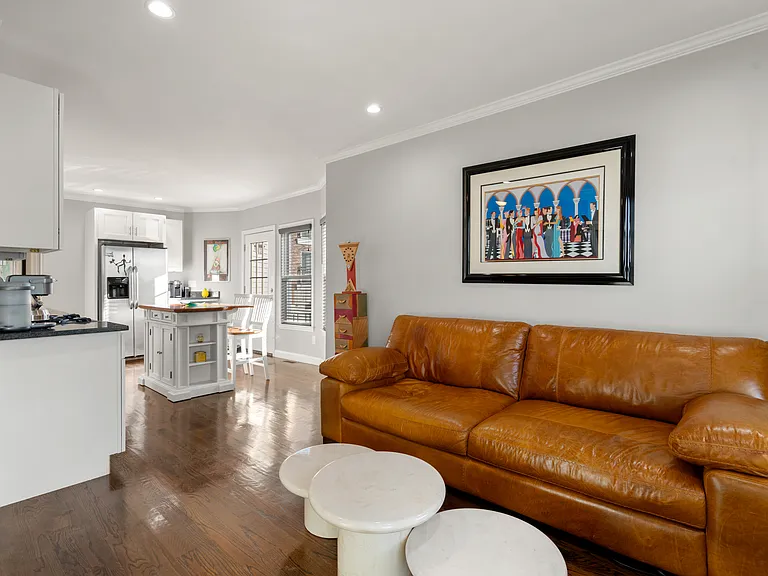 32 E Chestnut St #32 — Photo 6