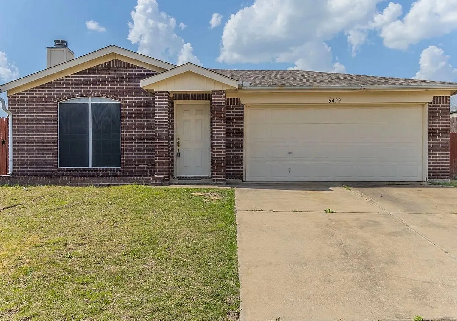 Charming 3-Bedroom Home with Vaulted Ceilings & Fireplace — Photo 1