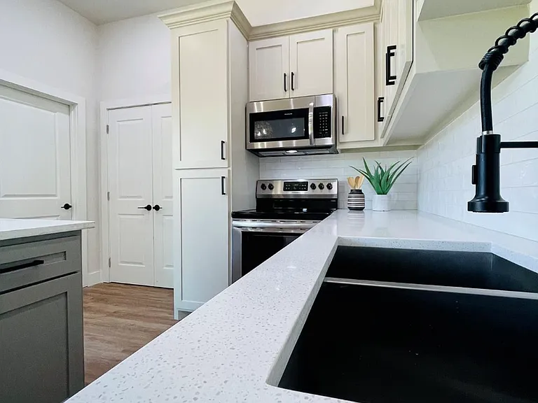 444 Timberbend Trl — Photo 9