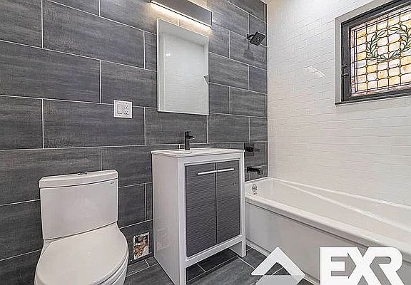 3rd image of 123 8th Ave #2R